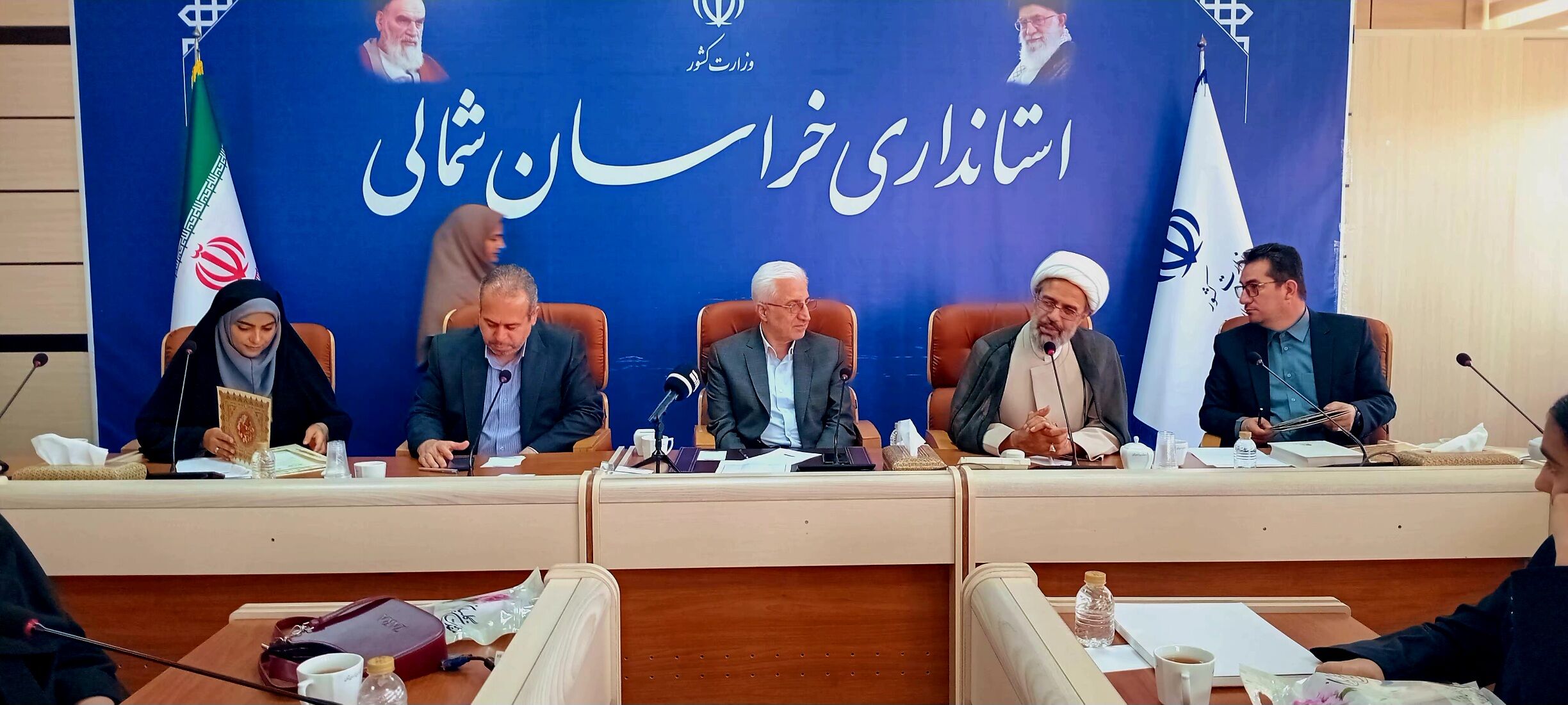 نشست بین نسلی دانش‌آموزان دختر منتخب با حضور مشاور وزیر و استاندار 