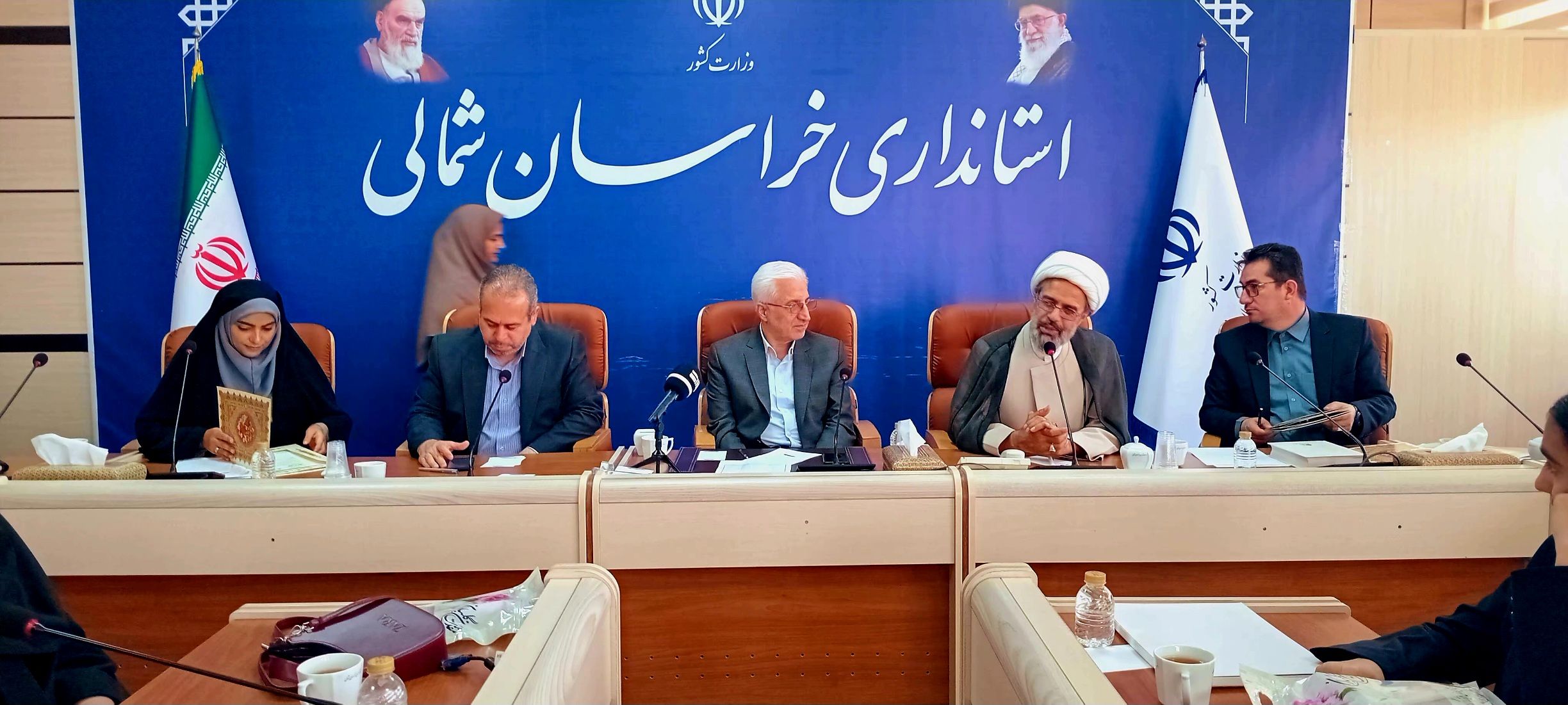 نشست بین نسلی دانش‌آموزان دختر منتخب با حضور مشاور وزیر و استاندار 