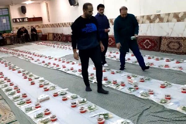 سفره افطار در دبستان شاهد بهنام محمدی ناحیه 2 کرج 