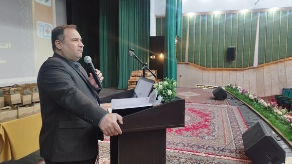 آیین تجلیل از دانش‌آموزان منتخب مسابقات قرآنی و فرهنگی 