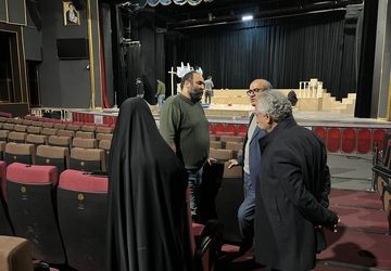 بازدید مدیرکل هنرهای نمایشی از روند آماده‌سازی نمایش «برای هانا»