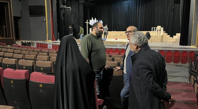 بازدید مدیرکل هنرهای نمایشی از روند آماده‌سازی نمایش «برای هانا»