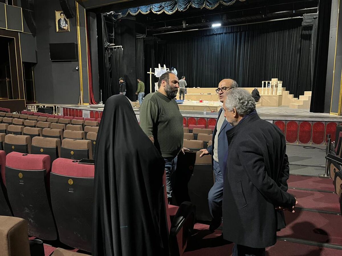 بازدید مدیرکل هنرهای نمایشی از روند آماده‌سازی نمایش «برای هانا»