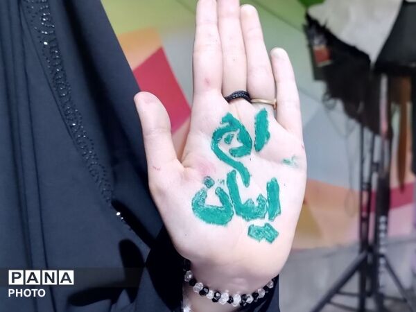 میز فرهنگی و هنری کانون فرهنگی تربیتی ۱۵ خرداد در میدان شریعتی