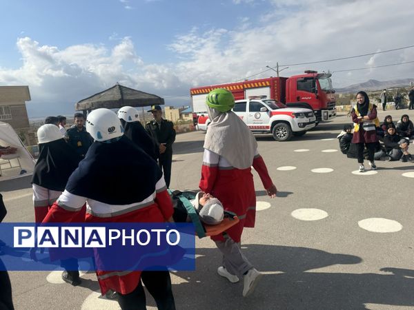 مراسم گرامیداشت هفته پدافند غیرعامل در دبیرستان عشایری شبانه‌روزی نسیبه