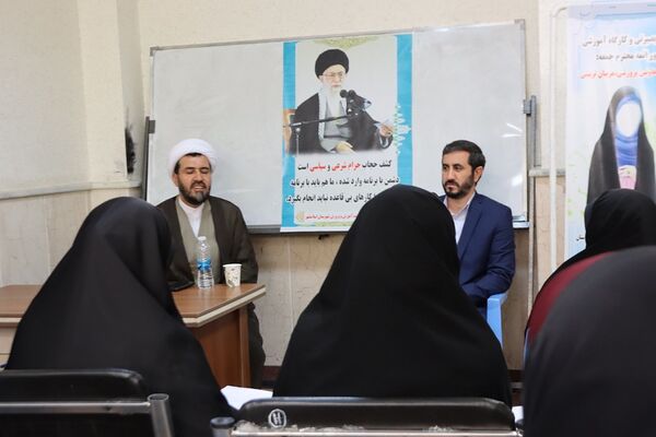 نشست بصیرتی و تربیتی با محوریت عفاف و حجاب در اداره آموزش و پرورش شهرستان اسلامشهر