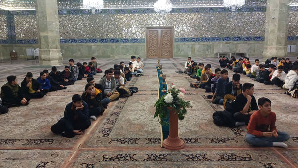 آیین جشن تکلیف دانش‌آموزان دبیرستان شهید غفاری قم