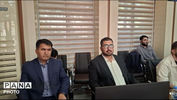 نشست صمیمی وزیر آموزش‌ و پرورش با معلمان دبیرستان رازی