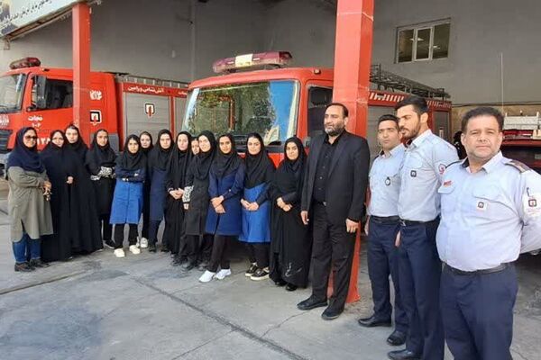 تشکر دانش آموزان از مامورین زحمت کش آتش نشانی ورامین