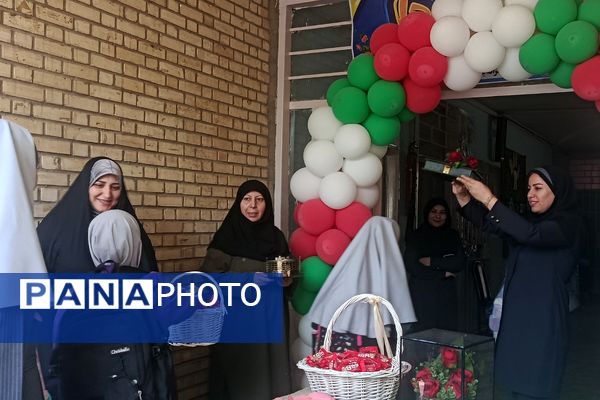  آغاز سال تحصیلی با همراهی حافظان نظم و امنیت در دبستان بعثت ۲