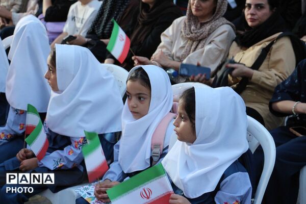 جشن شکوفه‌ها در مدرسه ۱۷ شهریور بجنورد با یاد دختران شهید میناب
