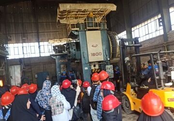 بازدید از کارخانه پتک شیراز در قالب اردوی راهیان پیشرفت