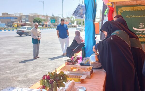 همکاری خادمیاران مدرسه فاطمیه با چایخانه دانش‌آموزی حضرت رضا (ع) در شیروان