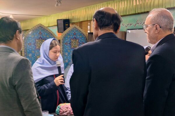 نمایشگاه پژوهش به مناسبت هفته پژوهش در دبستان حکمت نبوی ناحیه دو شهرری 