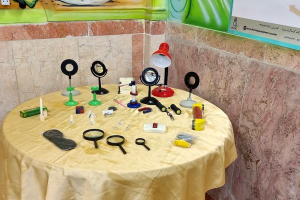 برپایی نمایشگاه صنایع آموزشی و فناوری‌های نوین در دبستان علوی 