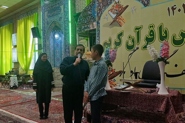 محفل انس با قرآن کریم با حضور پرشور دانش‌آموزان شهر آبسرد شهرستان دماوند