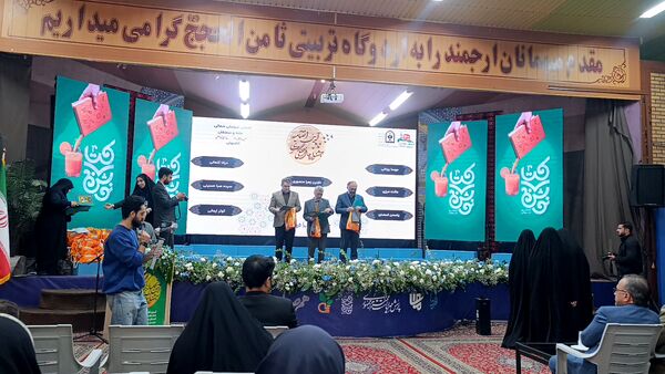 آیین تجلیل از برگزیدگان جشنواره‌های فرهنگی هنری