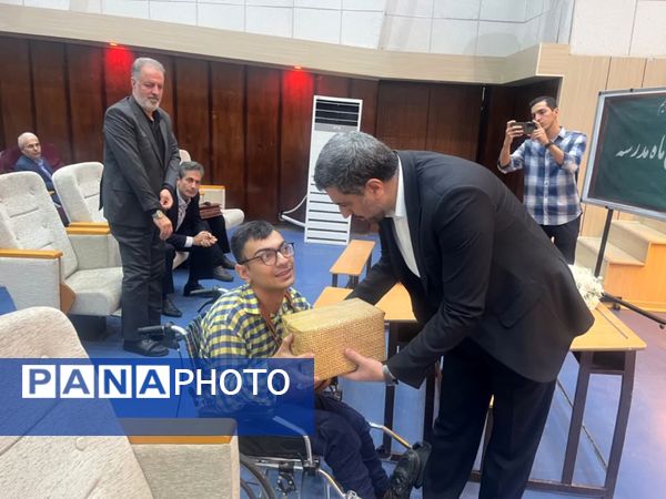 همایش مدیران مدارس دولتی و غیر دولتی آموزش و پرورش منطقه ۴ تهران