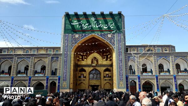 حرم نورانی و دل‌های مشتاق در کنار امام رضا (ع)