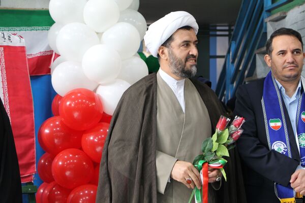 هم‌سرایی هزار نفری دانش‌آموزان یاور انقلاب در اسلامشهر