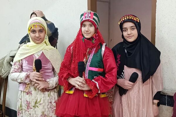  جنگ شادی به مناسبت میلاد امیرالمؤمنین(ع) در سالن تبلیغات شهرستان ورامین 