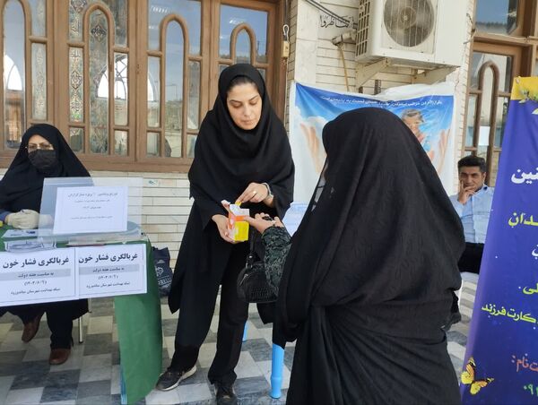 برپایی میز خدمت به‌مناسبت هفته دولت در میاندورود 