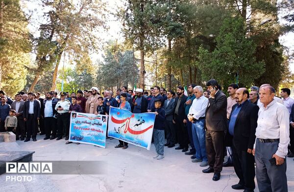 همدلی مسئولان و مردم در پیاده‌روی خانوادگی گامی بلند به سوی سلامتی و انسجام شهری