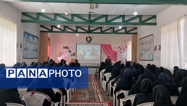 تجلیل از نمرات 20 امتحان نهایی و ممتازان علمی و پرورشی در جشن بیست دبیرستان خاتم الانبیا (ص)