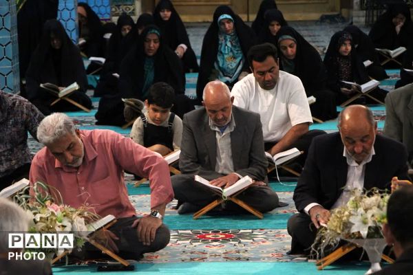 محفل جزء خوانی قرآن در امامزاده سید جعفر محمد یزد