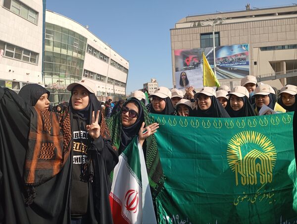حماسه دانش‌آموزان مشهدی در روز ۱۳ آبان
