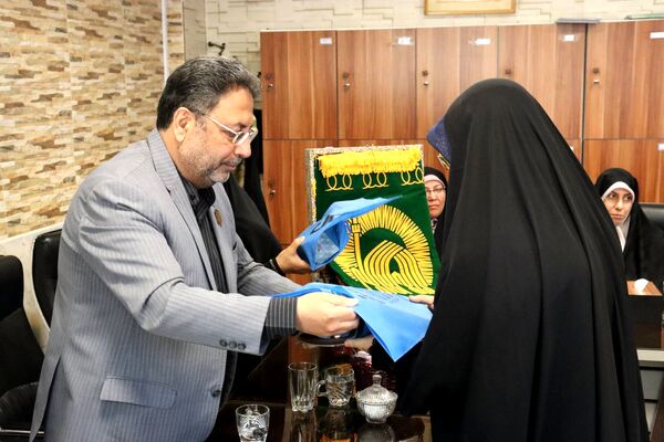 افتتاح چایخانه‌ای برای ادای احترام به حضرت رضا(ع) در دبیرستان دخترانه مطهره منطقه ۱۴