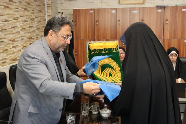 افتتاح چایخانه‌ای برای ادای احترام به حضرت رضا(ع) در دبیرستان دخترانه مطهره منطقه ۱۴