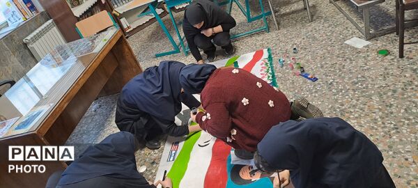  نقاشی همگانی با موضوع «ایرانِ قوی» در دبیرستان اهل‌البیت ناحیه 4 کرج 