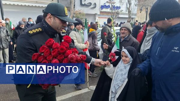 حضور خادمان امنیت در راهپیمایی ۲۲ بهمن