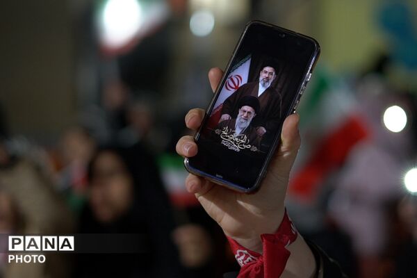 تجدید بیعت دانش‌آموزان با رهبر انقلاب
