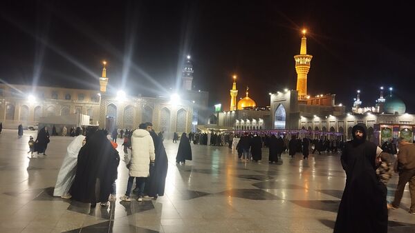 حرم مطهر امام رضا (ع) در شب مبعث رسول خدا