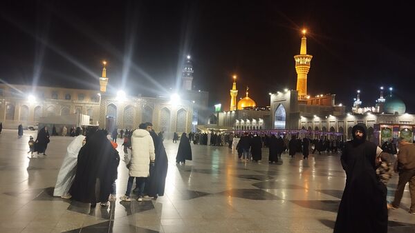 حرم مطهر امام رضا (ع) در شب مبعث رسول خدا
