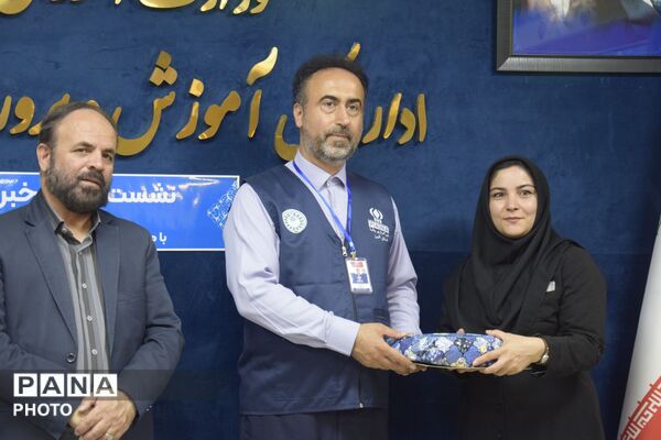 نشست خبری خبرنگاران پانا با مدیرکل آموزش و پرورش استان البرز 