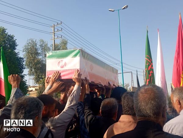 مراسم خاکسپاری شهیده دانش‌آموز «فاطمه موحدان» در یزد