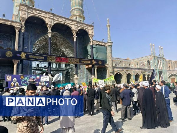 جلوه هایی از حضور مردم قم در راهپیمایی یوم الله 13 آبان