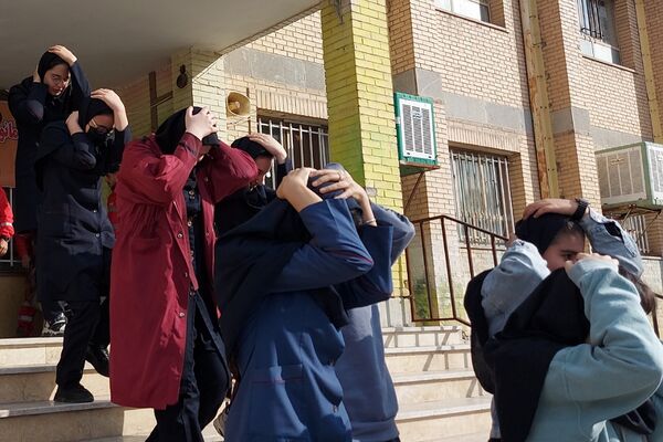 مانور سراسری زلزله در مدارس کهریزک و باقرشهر 