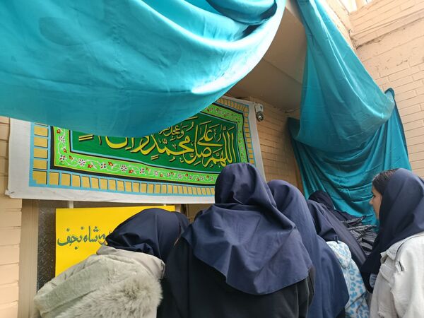 مراسم ولادت حضرت فاطمه‌ و‌ برپایی‌چایخانه‌در‌ دبیرستان وکیلی3 ( یغمای نیشابوری)