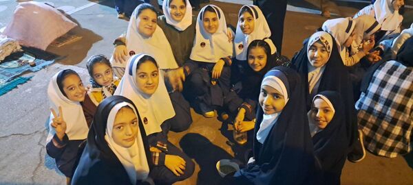 همدلی و معنویت در مراسم افطاری مدرسه حسین‌علی بابایی تهران