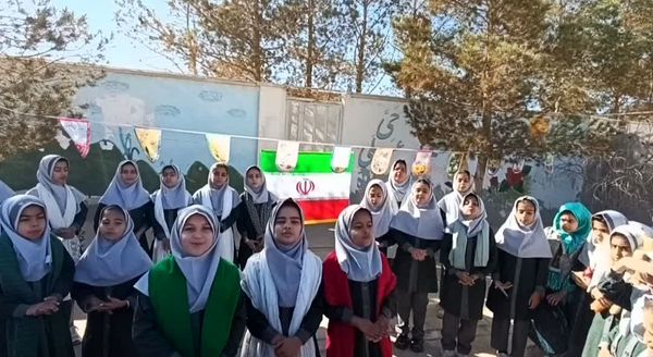 شور و هیجان هفته فرهنگ و هنر در دبستان خدیجه کبری ابرکوه