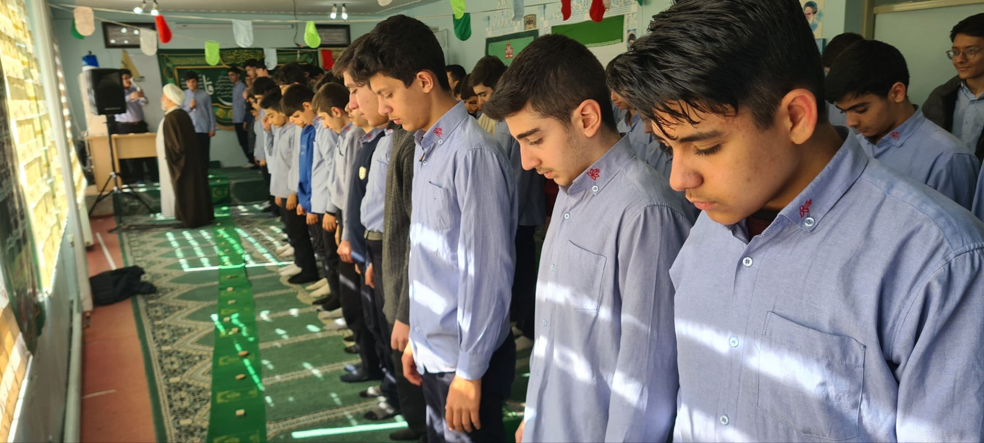 طنین «لبیک یا الله» در جشن تکلیف دبیرستان شاهد سالار شهیدان