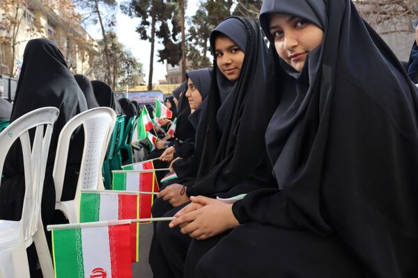 در دل این زمستان سخت و از پس سال‌ها، همچنان عطر آزادی به مشام می‌رسد