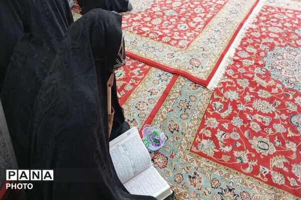قرائت سوره فتح و اقامه نماز جماعت ظهر و عصر در مسجد جامع شهر بار