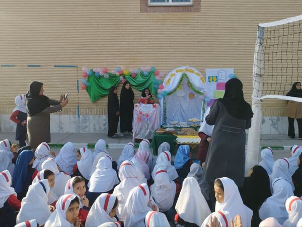 جشن ولادت حضرت زینب(س) و بزرگداشت روز پرستار در دبستان تکتم