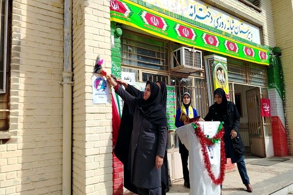 گلبانگ زنگ چهل و هفتمین پیروزی انقلاب اسلامی در مدرسه شهید مجید دهنوی 