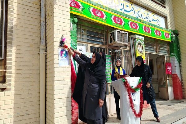 گلبانگ زنگ چهل و هفتمین پیروزی انقلاب اسلامی در مدرسه شهید مجید دهنوی 